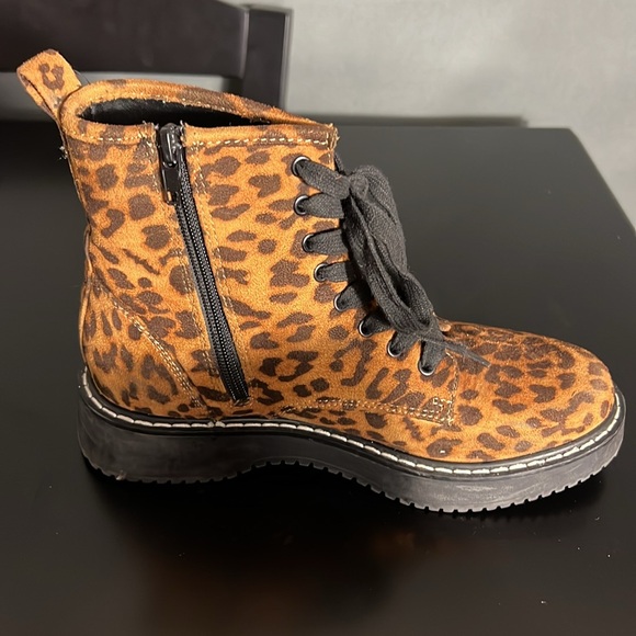 Madden Girl • Leopard Print Combat Boots • Size 7 - Picture 6 of 7